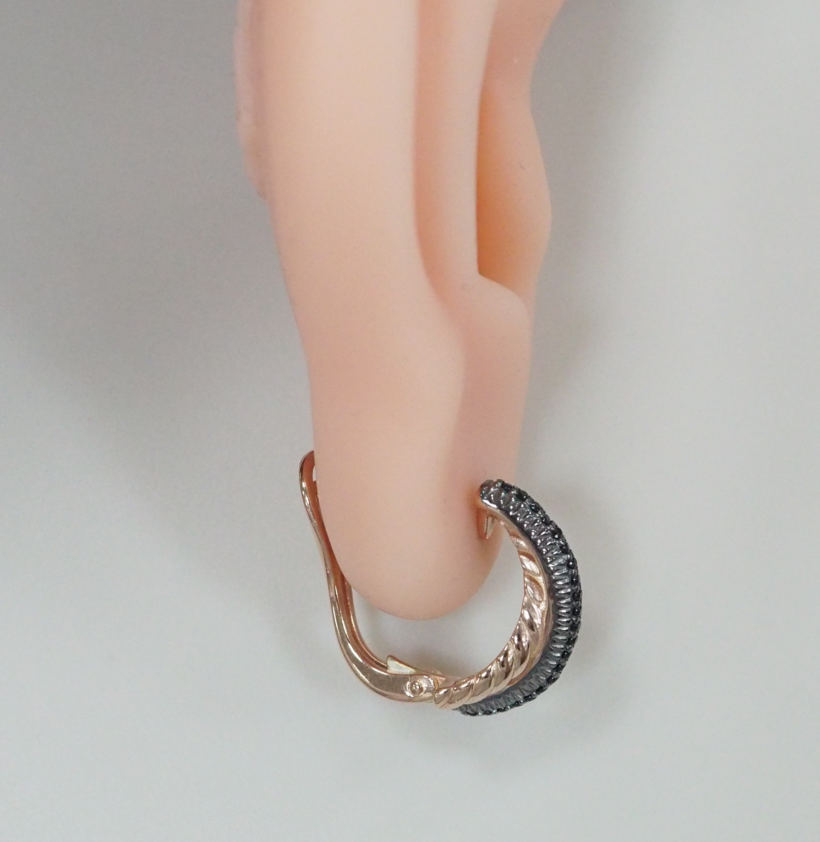 Серебряные серьги со шпинелью